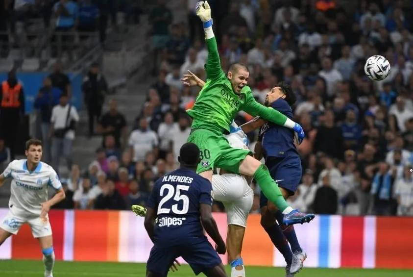 全胜, 曼被授予年, 在比赛开始